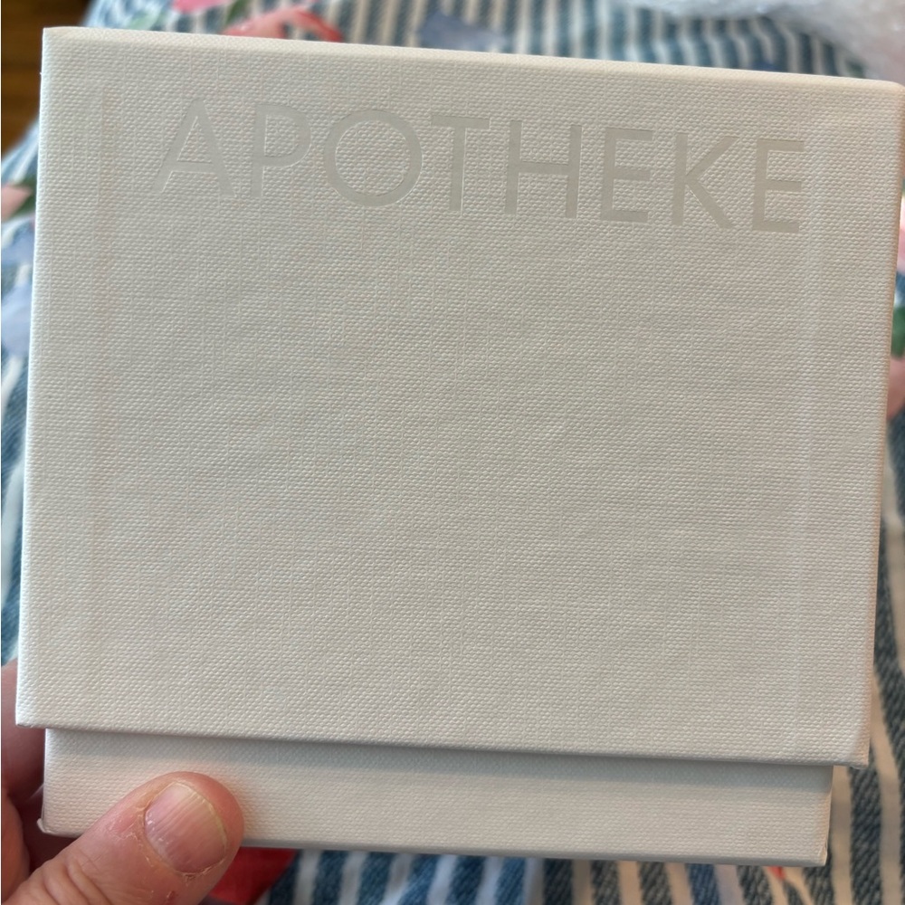 Apotheke Charcoal Scented Candle - Black - Picture 2 of 4